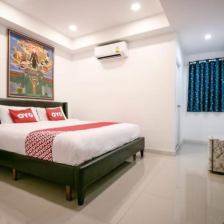 Oyo 568 Art Hotel Hua Lamphong Bangkok Buitenkant foto