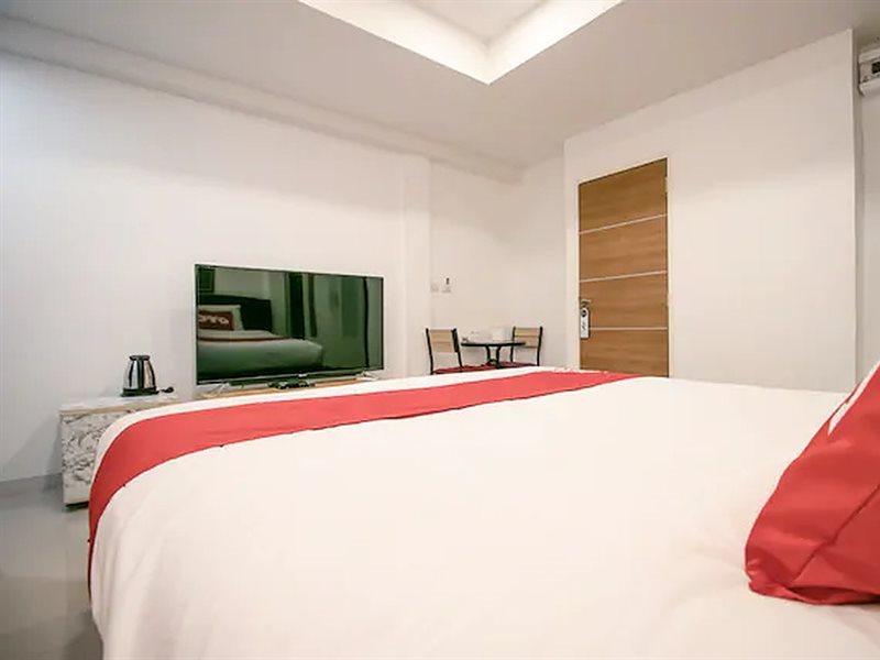 Oyo 568 Art Hotel Hua Lamphong Bangkok Buitenkant foto