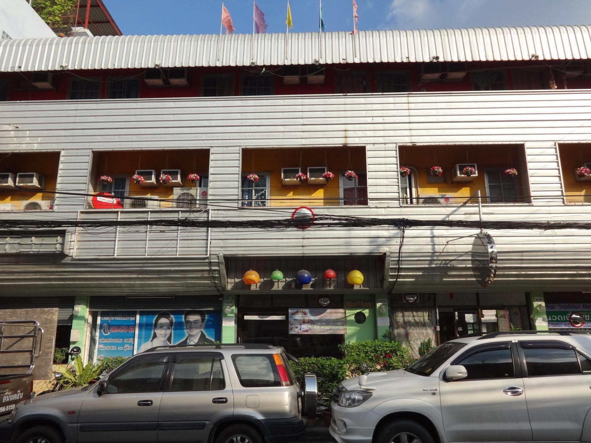 Oyo 568 Art Hotel Hua Lamphong Bangkok Buitenkant foto