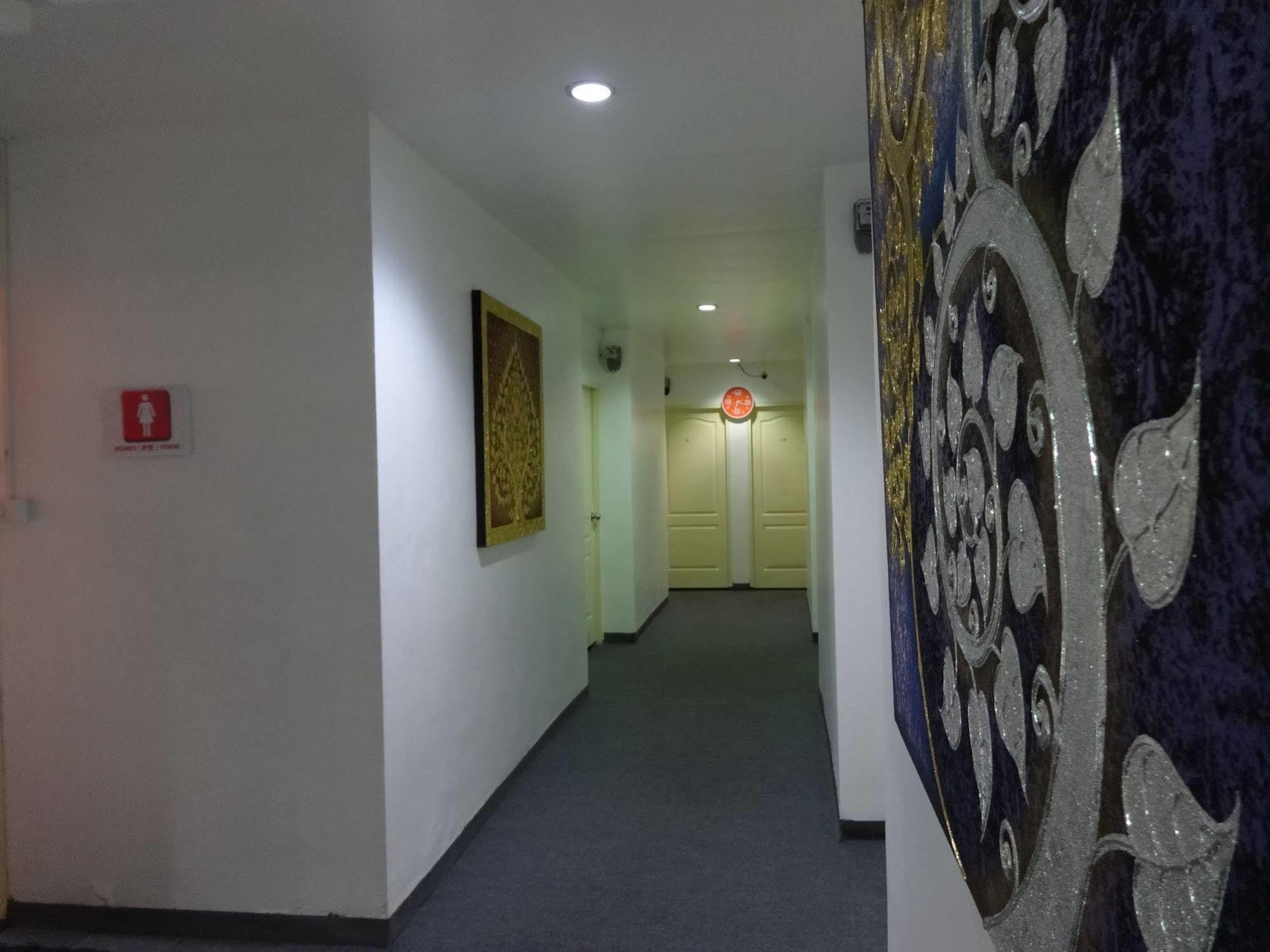 Oyo 568 Art Hotel Hua Lamphong Bangkok Buitenkant foto